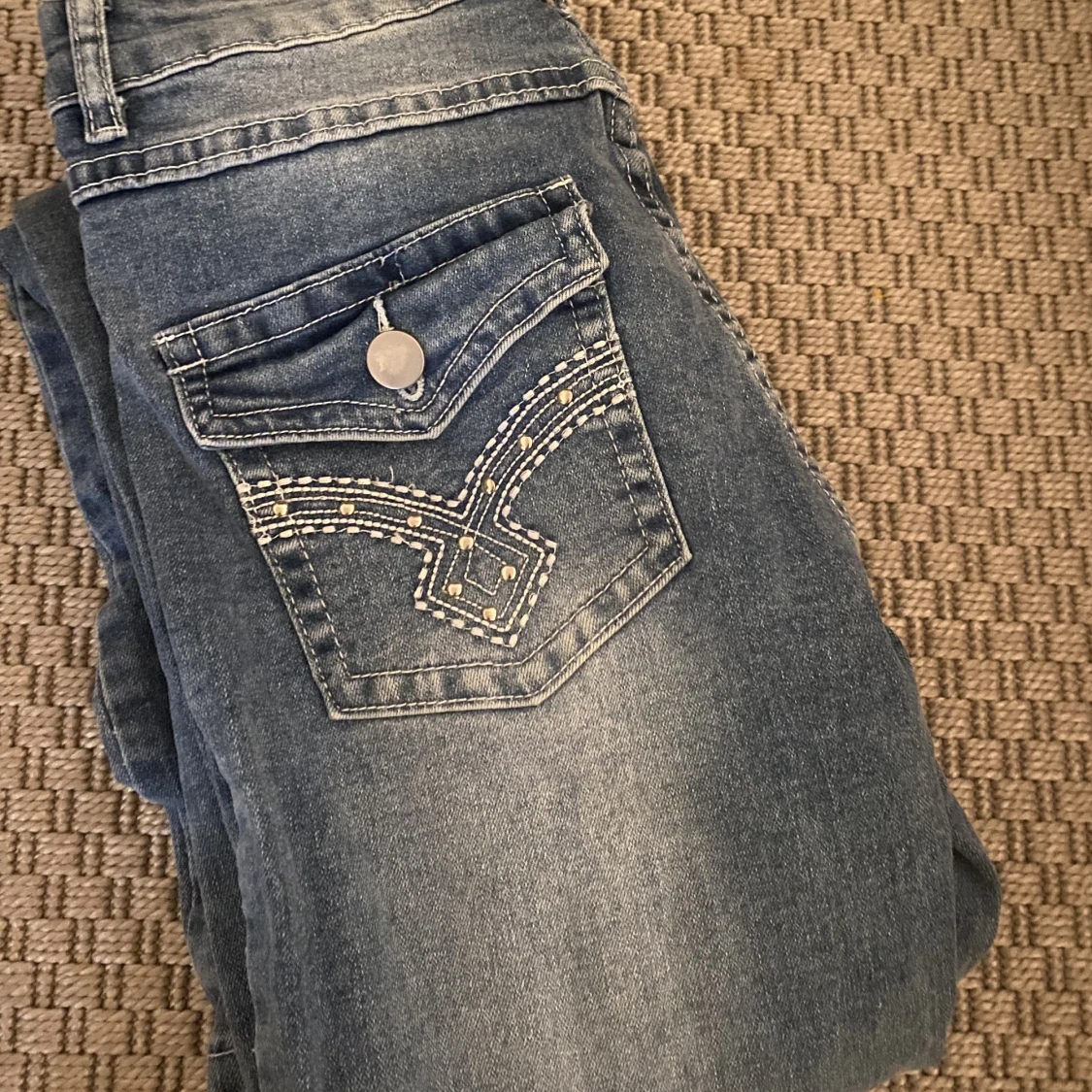 LÅGMIDJADE JEANS