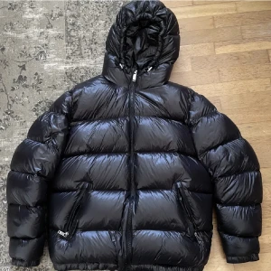 Zara puffer jacka - Använd cirka 2 gånger topp skick riktigt snygg nypris 1300kr