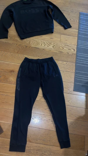 Hugo boss - Ett jätte fint Hugo boss sätt dock för stort för mej 