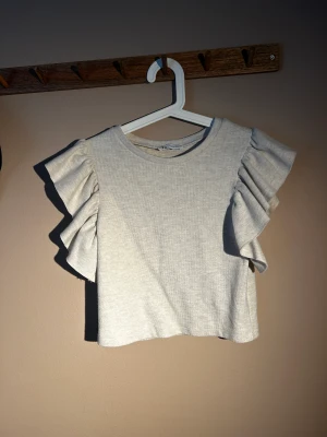 Zara topp - En så fin topp från Zara i bra skick💕