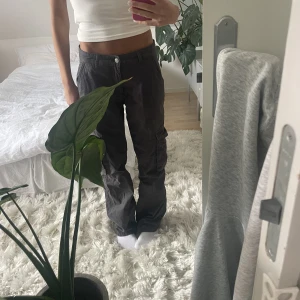 Cargobyxor - Jättesnygga cargobyxor från Gina, knappt använda 💗  Köpta för 400  