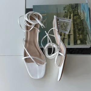 Klackar - Snygga klackar köpta från Zalando förra sommaren, aldrig använda 🤍 jättefint skick och bekväm passform! 