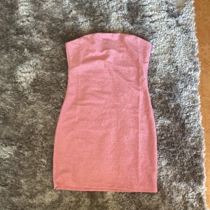 Glitter klänning  - Rosa glitter klänning, perfekt på fest 