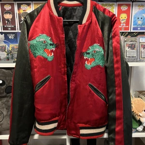 Gucci Satin Reversible Bomber - Storlek 48, fint skick. Nypris är 28000kr
