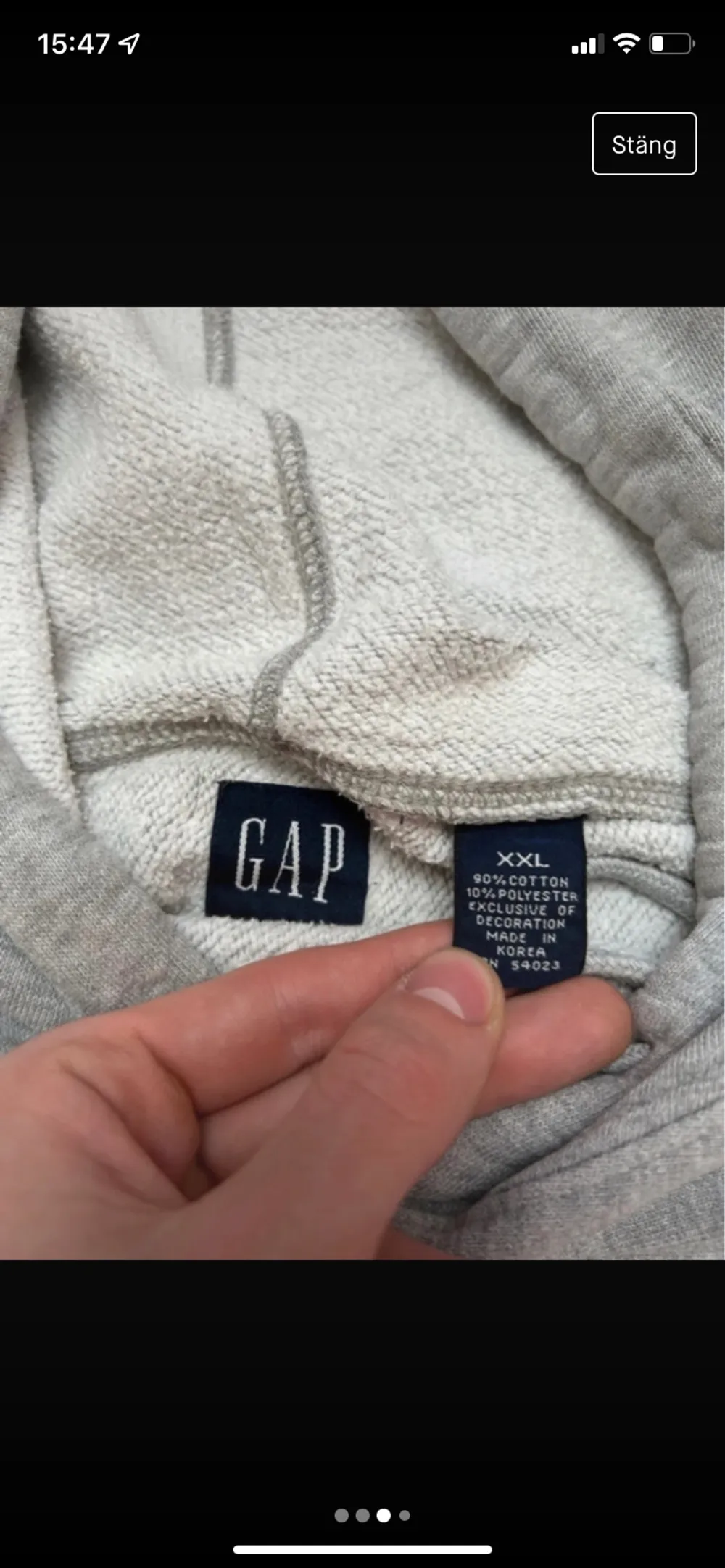 Mysig Gap hoodie med litet hål på mudden vid ena armen. Hoodies.