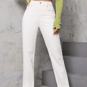 Jeans - Säljer dessa jeans från shein, helt oanvända,