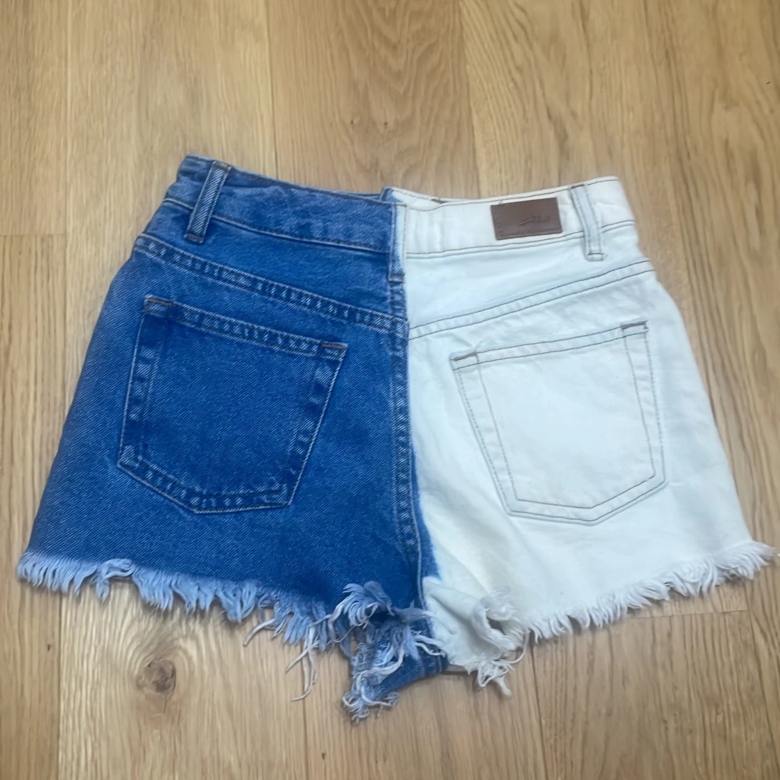 Subdued shorts 22 - 91