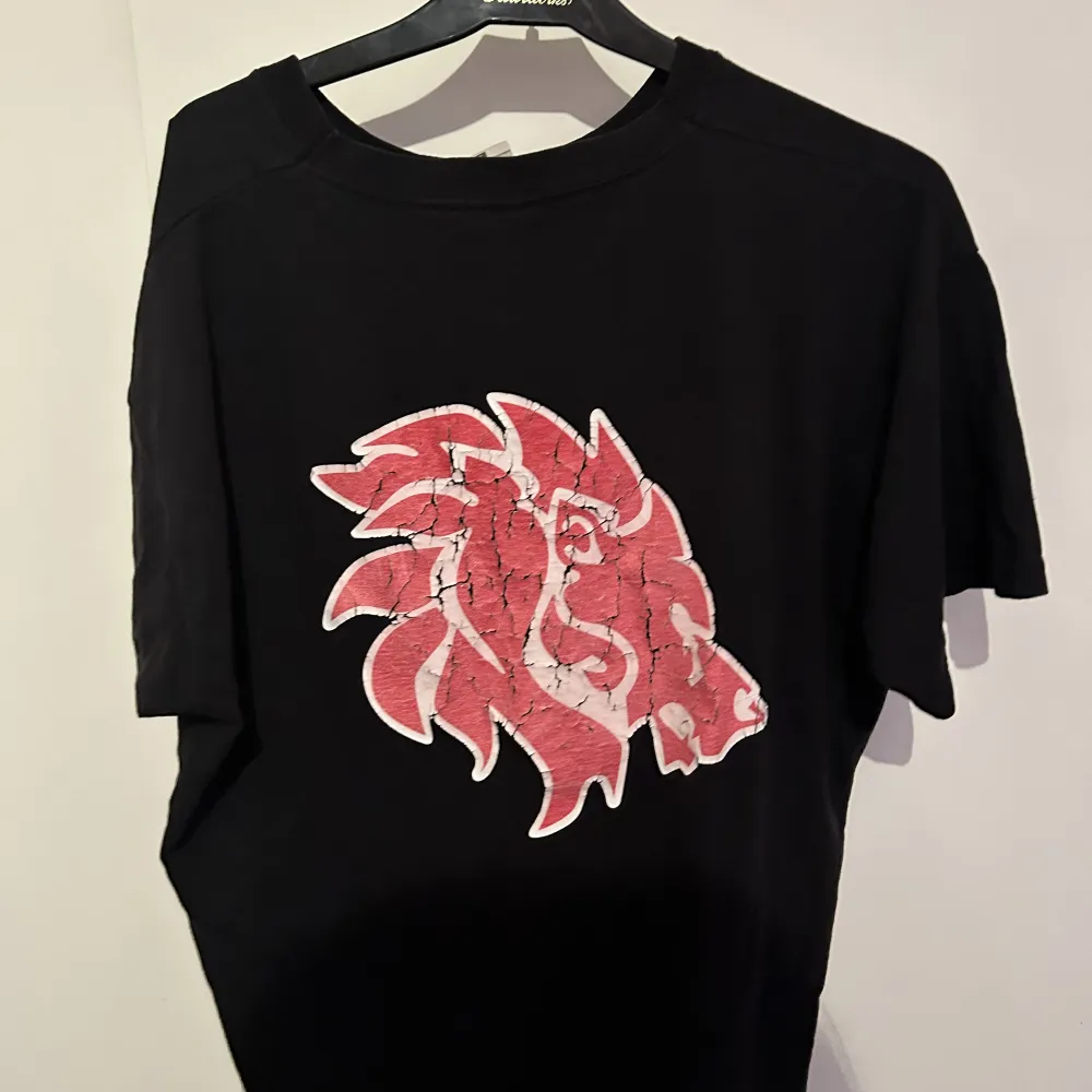 Vintage lion bar t-shirt size M . T-shirts.