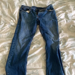 Bra Jeans - Mörkblåa jeans i bra skick 