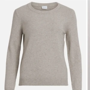 stickad tröja  - stickad tröja från vila💕 ej använd, har bara legat i min garderob nypris: 329kr