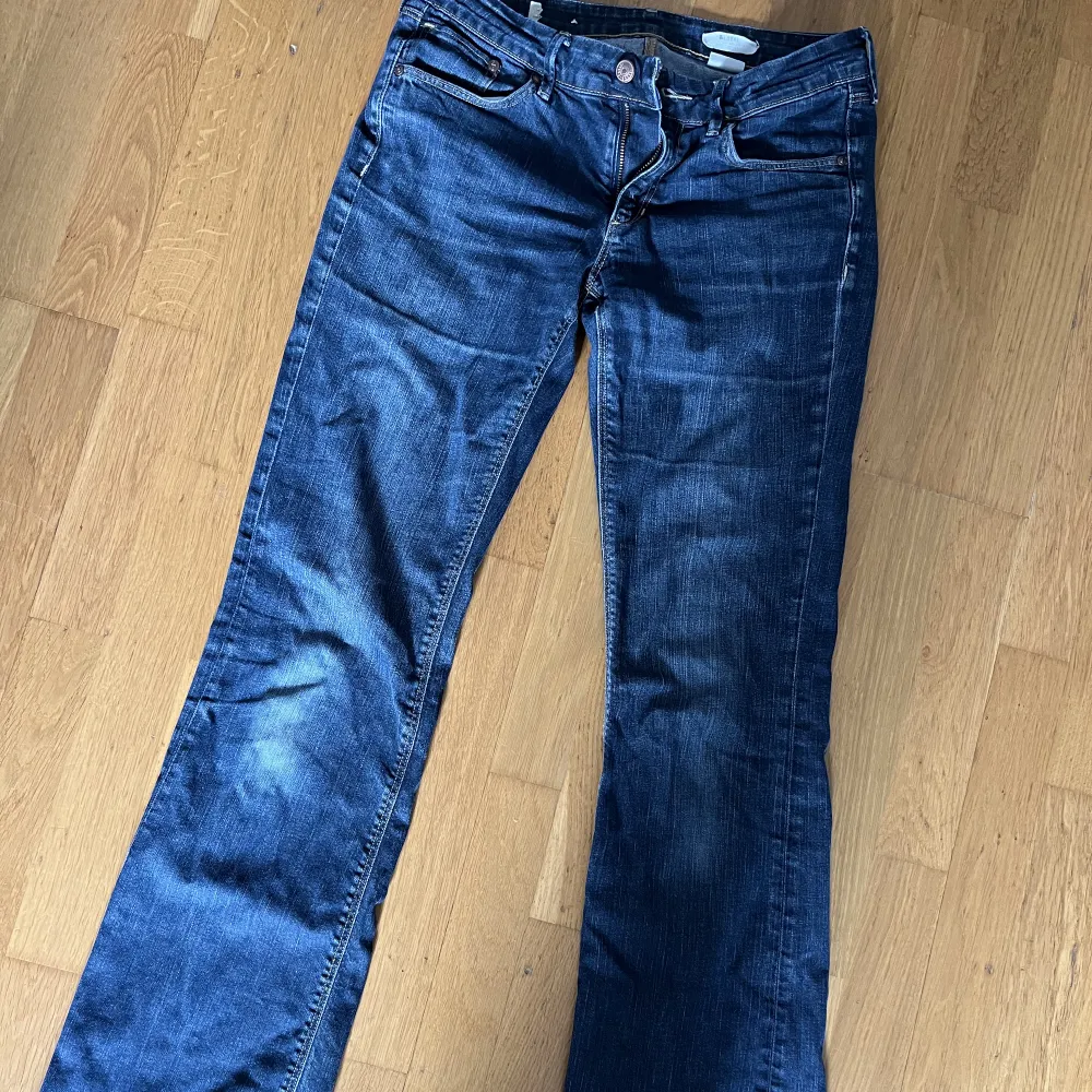 Lowwaisted jeans . Jeans & Byxor.
