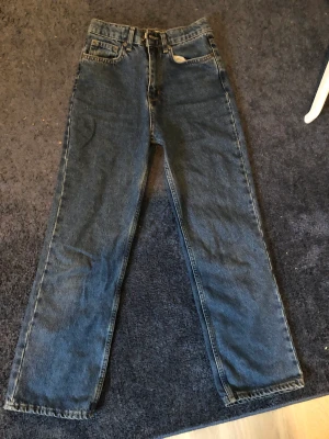 St 146 - Hej säljer nu mina högmidjade jeans som blivit för små❤️Utsvängda ❤️❤️