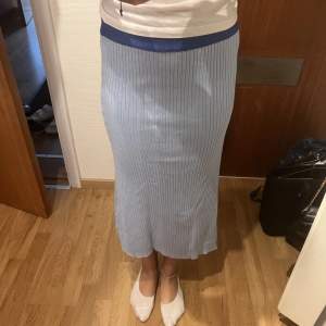 Blå stickad kjol från gekås, ej använd endast testad i 32/34💙