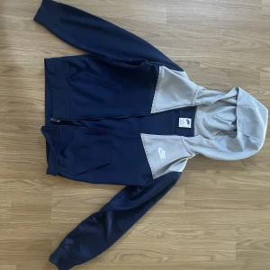 Nike zip hoodie - Nike zip hoodie  Bra skick