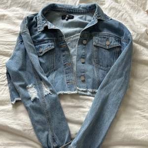 Cropped jeans jacka från missguided i Stl 36