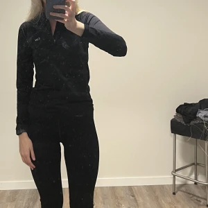 ICANIWILL Everyday 1/4 Zip - Träningströja från ICANIWILL  med 1/4 dragkedja. Använd max 2 gånger. Känns och ser helt ny ut. 