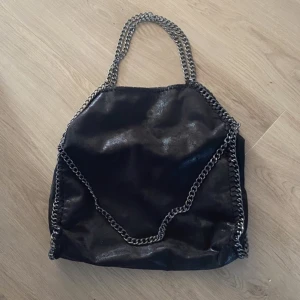 Stella McCartney liknande väska  - Jätte fin