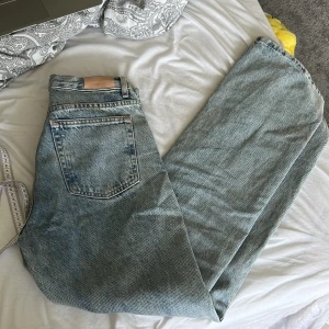 Jeans  - Jeans från Mango. 