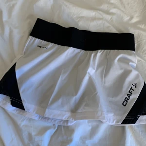 Tränings tjol  - Fint skick aldrig andvänd💘( med shorts under)💘 köparen står för frakt 📦 
