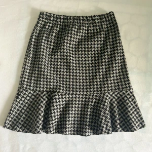 Söt minikjol - Minikjol i storlek S, ganska stretchigt material. Bra skick. 