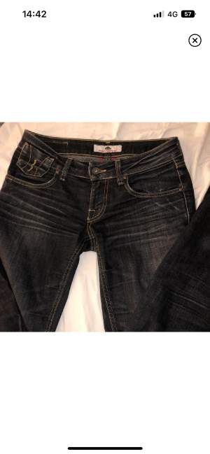 skitsnygga låga jeans köpa på plick! bilderna är lånade men de ser ut som på bilderna!  passar strl s