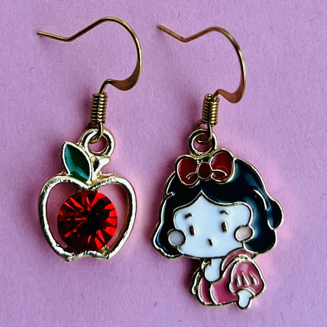 Snövit örhängen ❤️ - 90