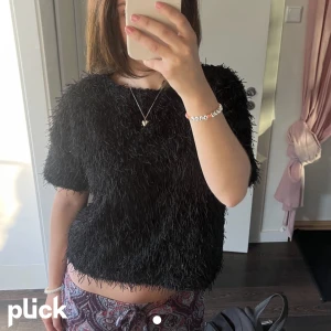 festtopp från zara! - (LÅNADE BILDER), Jättefin festtopp ifrån zara i nyskick! köparen står för frakten, möts även upp i sthlm💘