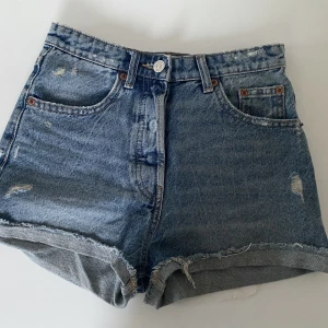 Shorts  - Säljer dessa fina shortsen från zara då de inte kommer till användning. Fint shick!