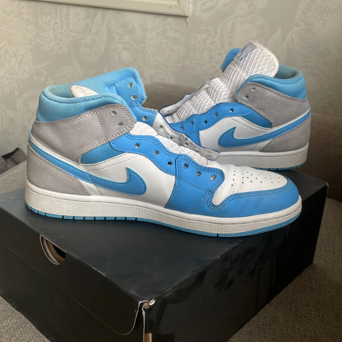 JORDAN 1 "UNIVERSITY BLUE" MID - 91