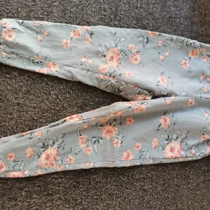 Byxor strl 104 newbie - Superfint skick 