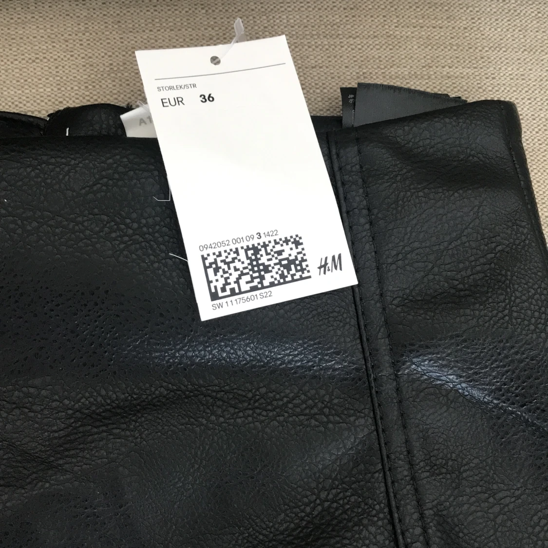 Svart fuskläderkjolstl36 - 91