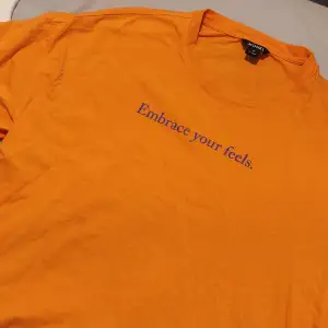 Orange oversize tshirt Behöver strykas 