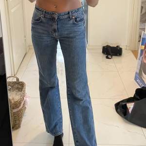Zara jeans i storlek 36