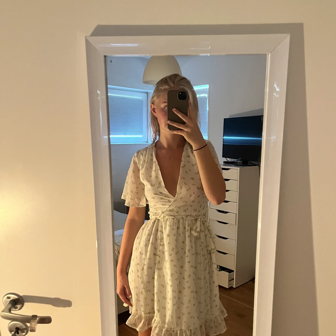 Blommig sommarklänning  - 90