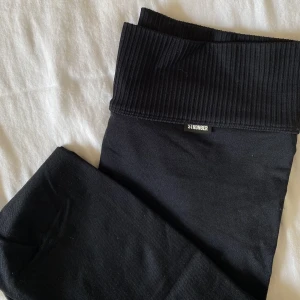 Stronger tights - Högmidjade tights från stronger. Supersköna men tyvärr för stora för mig! 