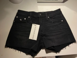 Calvin klein shorts nya - Säljer ett par helt nya calvin klein short med prislapp inköpta för 560kr säljes nu för 350kr