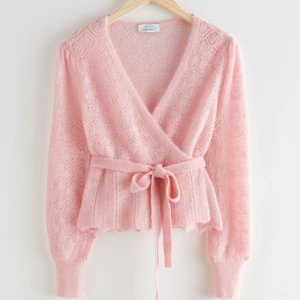 Knytkofta  - Ljusrosa knytkofta i alpacka-blandning från & other stories i fint skick