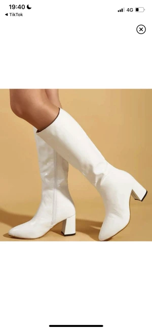 Vita stövlar - Vita stövlar, använda fåtal gånger, skriv vid funderingar och eller frågor! 