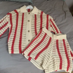 Set från zara  - Säljer dehär settet från Zara i storlek S. 💖 Så fint nu till sommaren! Säljer då det är lite stort för mig. 