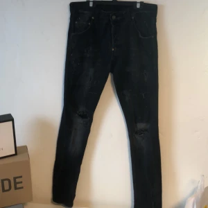 Dsquared 2 jenas - Använda men bra skick,kom privat för mer bilder