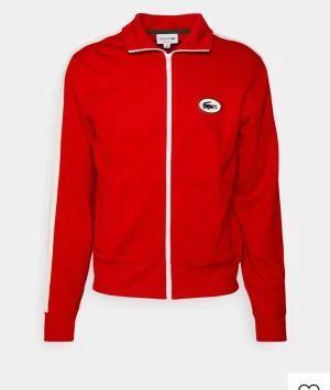 Lacoste  - Hej Säljer Lacoste tröja storlek S , Den är köpet för 5 månader seden , den är sparsamt använd . Nypris är 1600kr mitt pris är 800kr