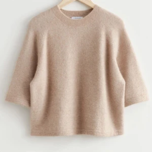 Other Stroies Tröja  - Superfin, populär och slutsåld tröja i alpackaull från Other Stories. I storlek M men passar mig som brukar ha xs/s. Inga defekter! 💕💯