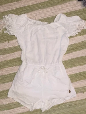 Byxdress vit och tunn - Fin vit och tunn byxdress 