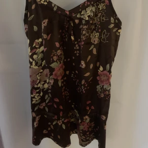 Slip dress - Super söt kort klänning i skönt material, Perfekt till sommaren! Banden är justerbara. Skriv för frågor 😊