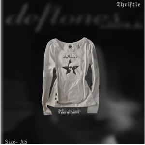 Deftones! <3 - Mer vit i verkligheten! Gjort själv!!  Tvätta inte tröjan mer än 90 grader i tvättmaskinen!💗