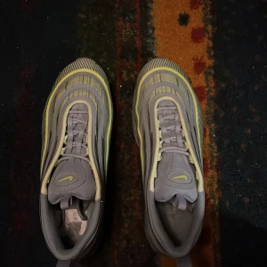 Nike Air Max 97 Ultra 17 - Knappt använda, skick 9/10 Stockx kostar dem 208$ Ingen låda