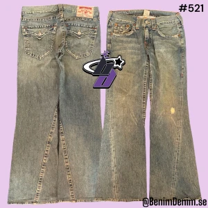 True religion jeans  - trueys i modellen joey, tag 31/33😈ytterben 100cm😈innerben 80😈midja rakt över 42cm😈benöppning 27cm😈modellen är 180😈