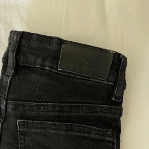 Svarta bootcutjeans från Gina  - Jag säljer dessa jeans då de blivit för små för mig.
