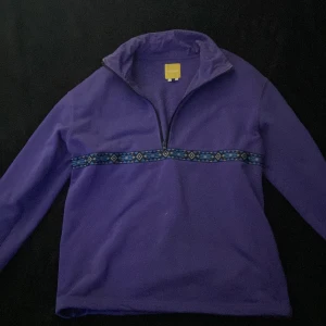 ROTATION - En rotation tröja som man kan spänna åt längst ner storlek S använd lite i bra skick 