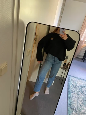 Mjuk crewneck - Superskön crewneck med mjuk insida, litet tryck framtill och stort tryck baktill. Oversized!☺️